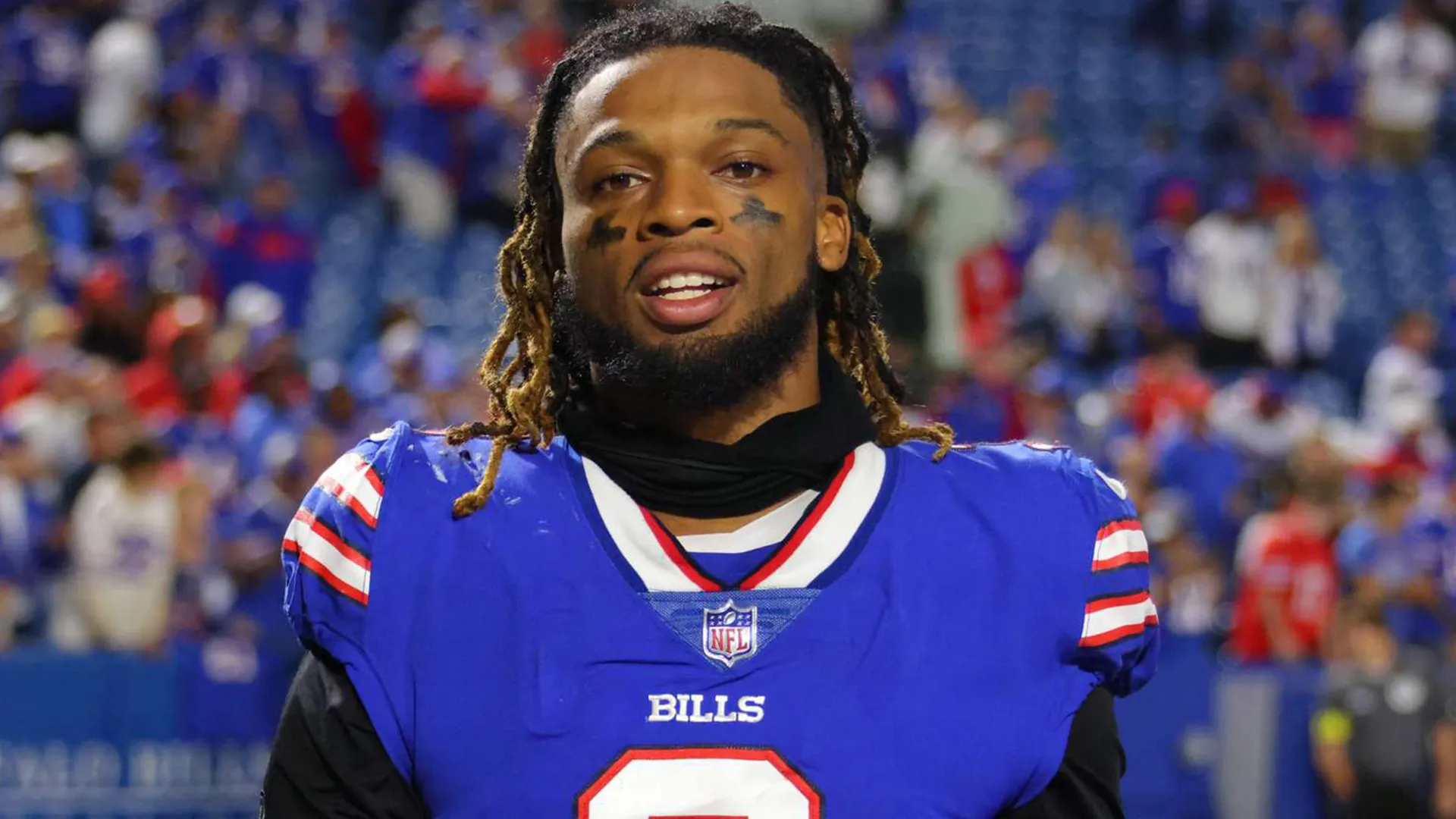 damar-hamlin-football-buffalo-bills